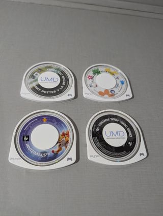 PSP FFVII Crisis Core + pack giochi e custodie