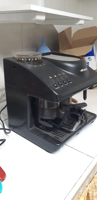 Cafetera Express con Molinillo Ariete