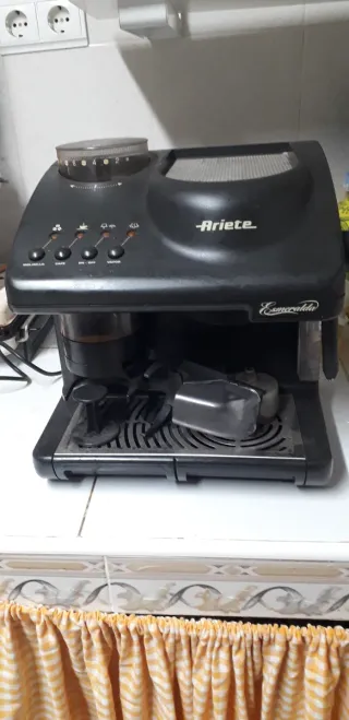 Cafetera Express con Molinillo Ariete