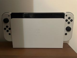 Nintendo Switch Bianca con custodia blu