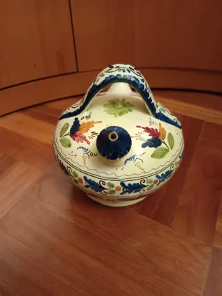 Botijo de cerámica decorado