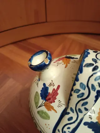 Botijo de cerámica decorado