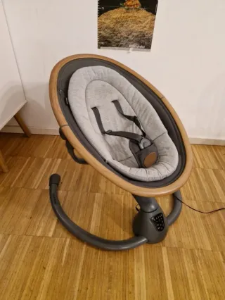 Mecedora bebé madera y tela gris