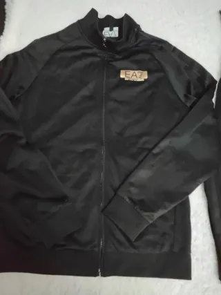 Chándal EA7 Negro y Dorado