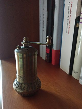 Molinillo árabe latón