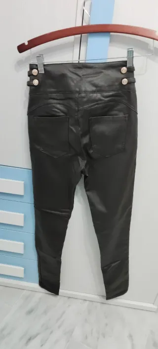 Pantalón polipiel y jersey talla 36/38