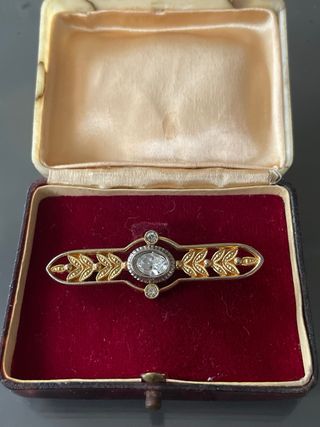 Spilla vintage metallo dorato lavorato con pietre