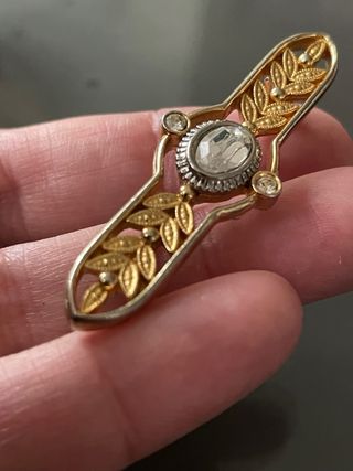 Spilla vintage metallo dorato lavorato con pietre