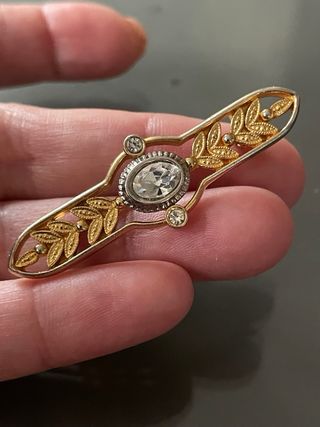Spilla vintage metallo dorato lavorato con pietre