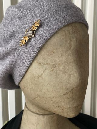 Spilla vintage metallo dorato lavorato con pietre