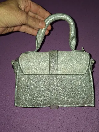 Mini bolso fiesta plateado. H&M
