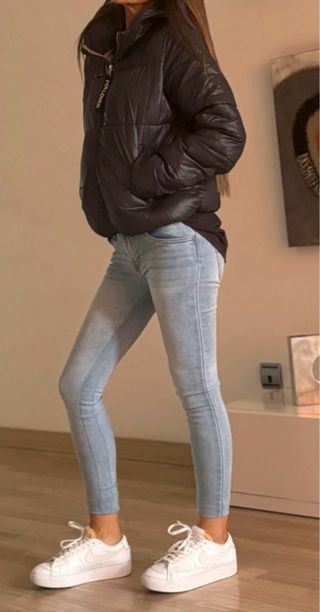 Chaqueta acolchada/plumón con gorro