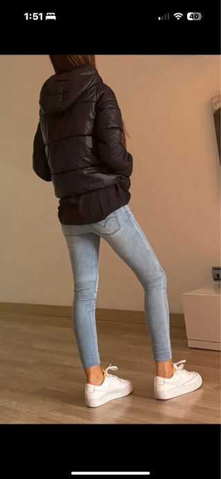 Chaqueta acolchada/plumón con gorro