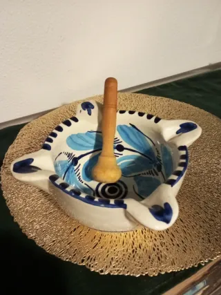 Mortero antiguo de porcelana