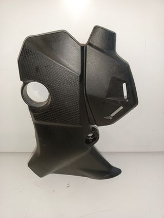 Tapa chasis derecha Benelli BN 125 de 2024