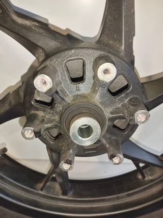 Llanta trasera Benelli BN 125 de 2024