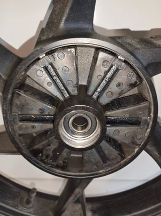 Llanta trasera Benelli BN 125 de 2024