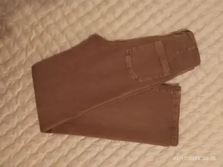 Pantalón vaquero marrón