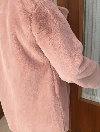 Chaquetón rosa peludo