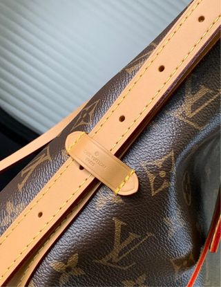 Louis Vuitton Neverfull MM Monogram Canvas