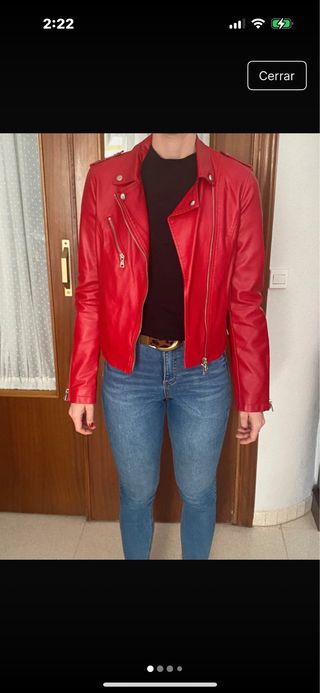 Cazadora roja estilo motero