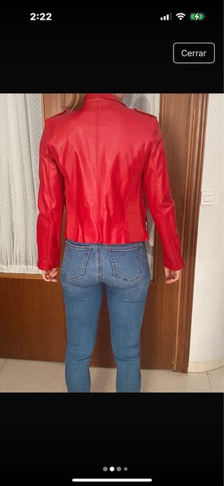 Cazadora roja estilo motero