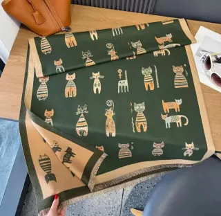 Sciarpa donna con stampa di gatti vari