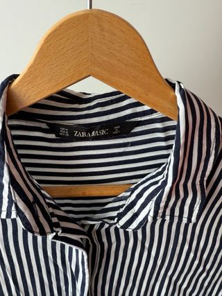 Blusa ZARA rayas azul marino y blanco