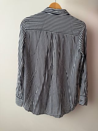 Blusa ZARA rayas azul marino y blanco