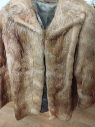 Abrigo tres cuartos de pelo  sintético ( No animal