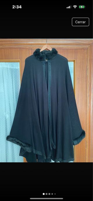 Capa de punto negra con pelo