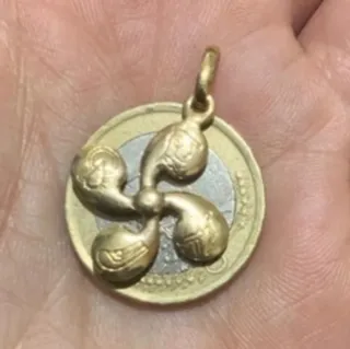 Colgante Lauburu Bañado en Oro con grabados