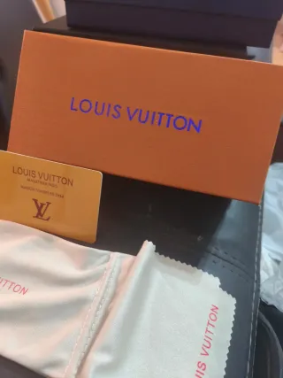 Occhiali da sole eleganti con design moderno