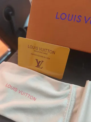 Occhiali da sole eleganti con design moderno