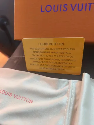 Occhiali da sole eleganti con design moderno