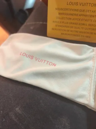 Occhiali da sole eleganti con design moderno