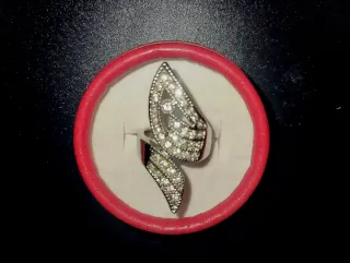 Anillo fiesta plateado con pedrería