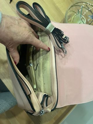 Bolso rosa palo grande con tachuelas