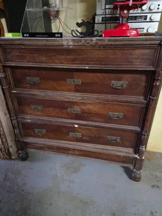 Cajonera antigua de madera