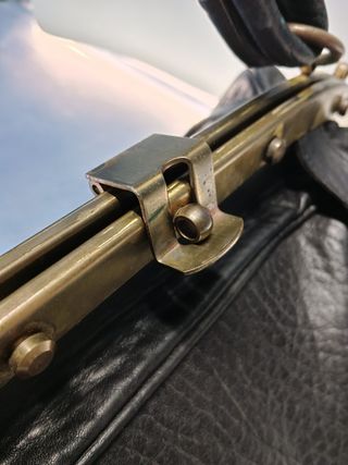 fantástico maletín, bolso, medico, de piel, color negro, vintage