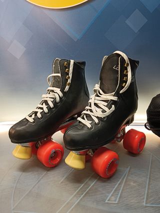 Patines 4 ruedas Jack London modelo artistico, talla 40 ( tambien 39) + protecciones y bolsa