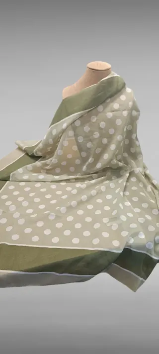 Pañuelo italiano verde oliva lunares