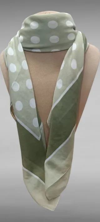 Pañuelo italiano verde oliva lunares