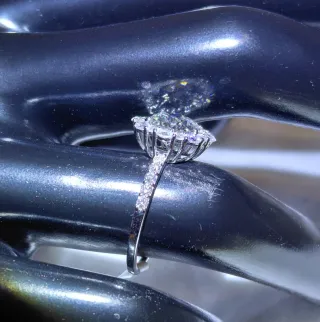 Anillo oro blanco diamantes