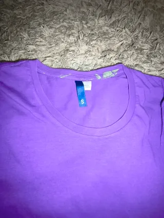 Camiseta H&M Morada y Verde Talla S