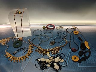 Set di gioielli, 7 collane, 7 bracciali in buono stato