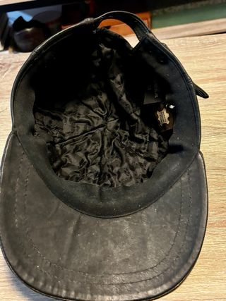 Gorra de cuero City Sports negra