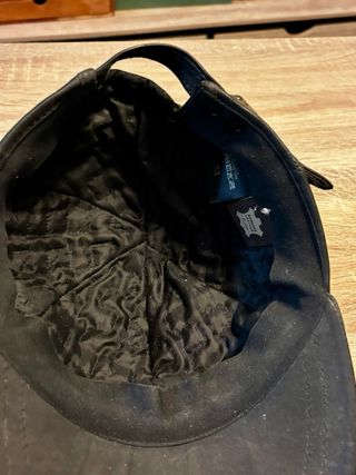 Gorra de cuero City Sports negra