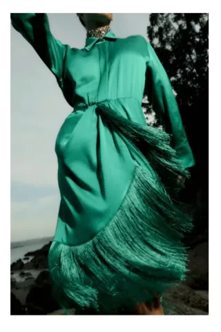 Vestido camisero con flecos