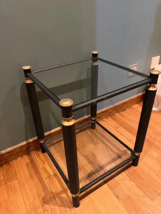 Mesa auxiliar cristal y metal negra/dorada